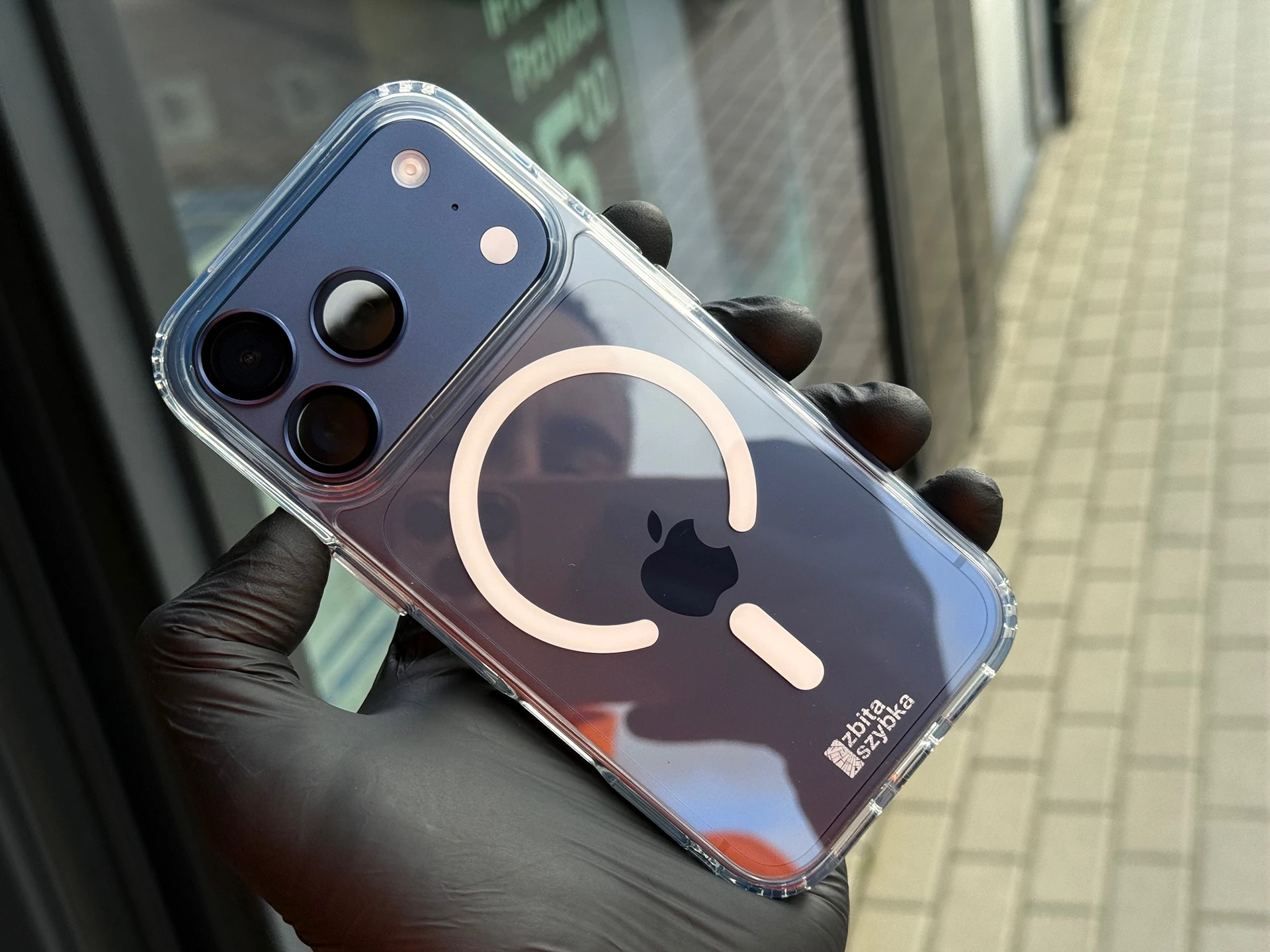 Założone Antypapilarne szkła na aparat iPhone 17 pro